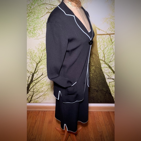 BCBG MAXAZRIA two piece dress suit - Picture 4 of 16